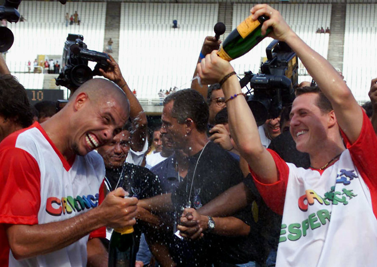 2001-0328-Ronaldo-Michael-Schumacer.jpg